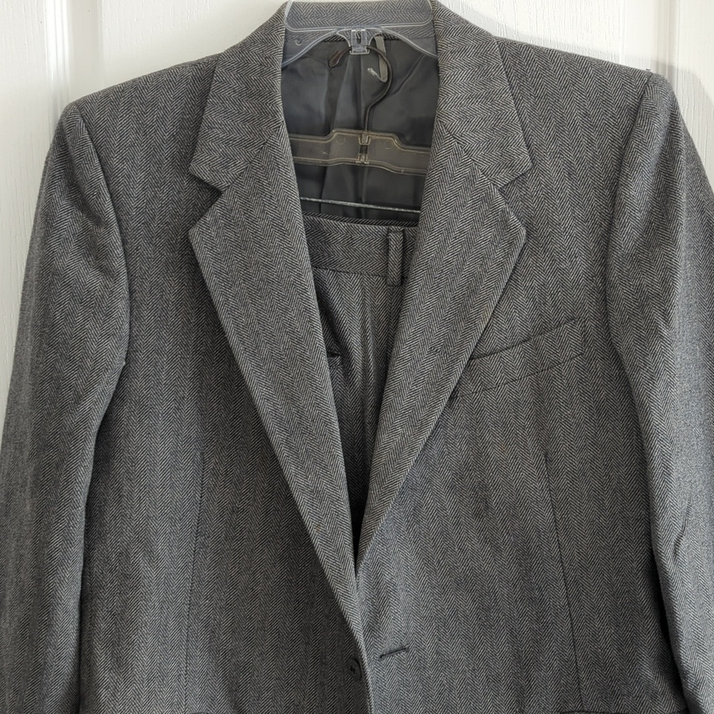 Mens 2 Pc Herringbone Suit - Picture 2 of 15